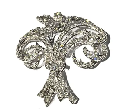 Broche de oro blanco con diamantes